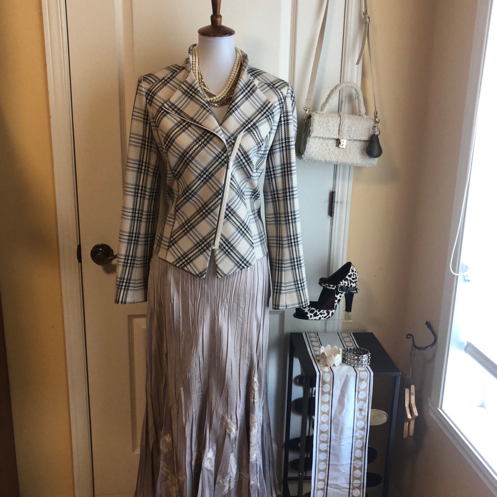 😎20$ Simon Chang crinkle appliqués Maxi Skirt